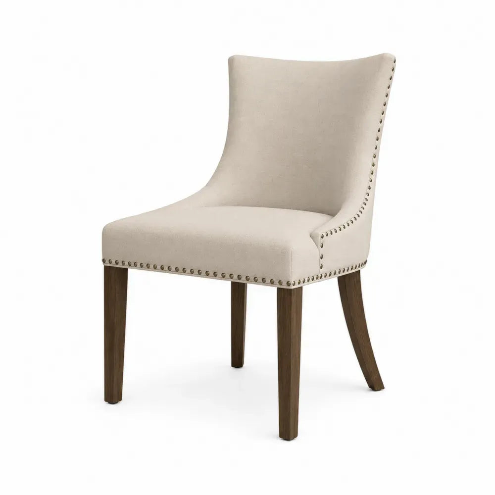 Silla de comedor tapizada en poliéster beige con respaldo curvado remaches y patas de madera nogal 52 x 58 x 88 cm