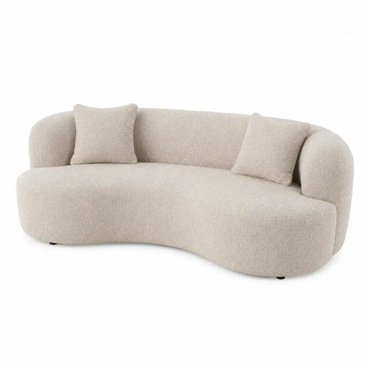 sofá curvo de 3 plazas tapizado en tejido bouclé beige con cojines estructura de madera maciza estilo moderno contemporáneo dimensiones no especificadas
